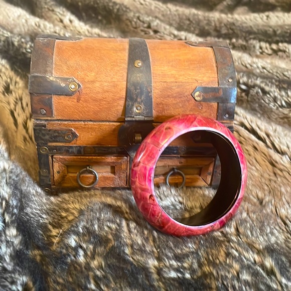 Never worn Holt Renfrew wine-colored bangle with a surface that resembles tile. - Picture 1 of 3